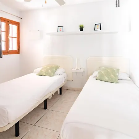 De 2 Con Piscina En Lägenhetshotell 3*